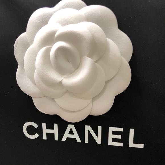 CHANEL Camellia Flower + Gift Bag + Camellia Card - Picture 2 of 13